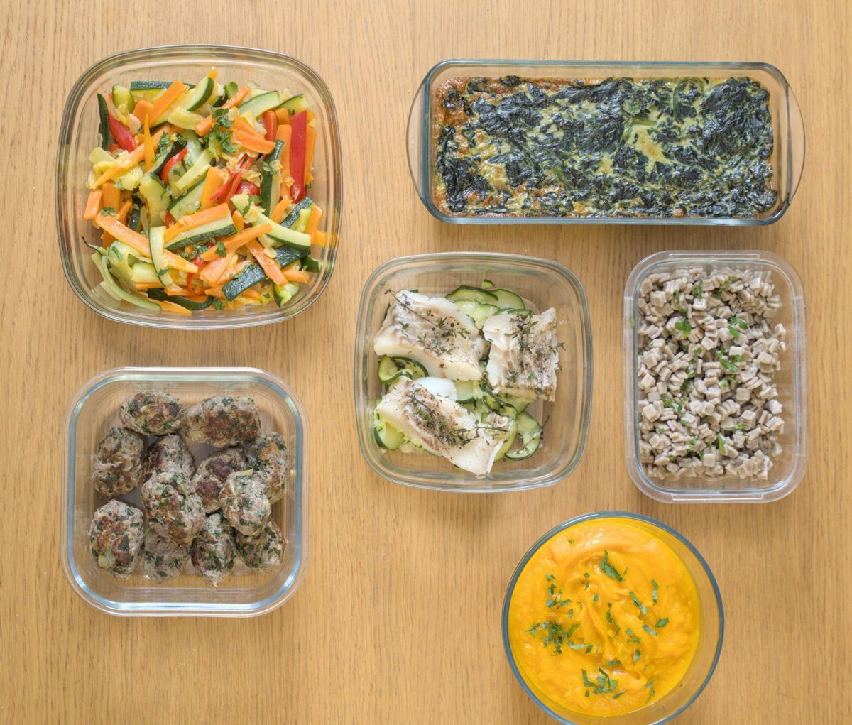Les plats de la semaine en boîtes : poêlée de légumes, flan d'épinards, poisson aux courgettes, boulettes et velouté